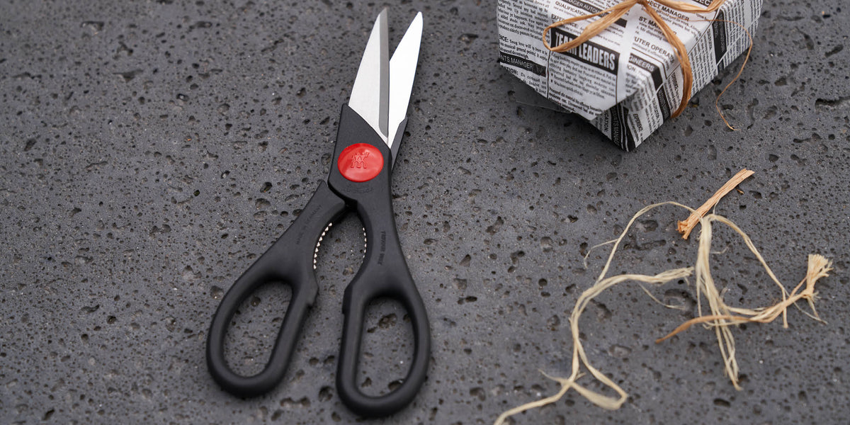 https://www.tanager.shop/wp-content/uploads/1691/20/zwilling-shears-scissors-twin-kitchen-shears-black-tanager-housewares-shop-our-online-store-today-stop-by-now_0.jpg
